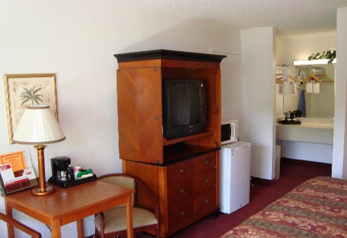 Ramada by Wyndham Fort Lauderdale Airport/Cruise Port image 1